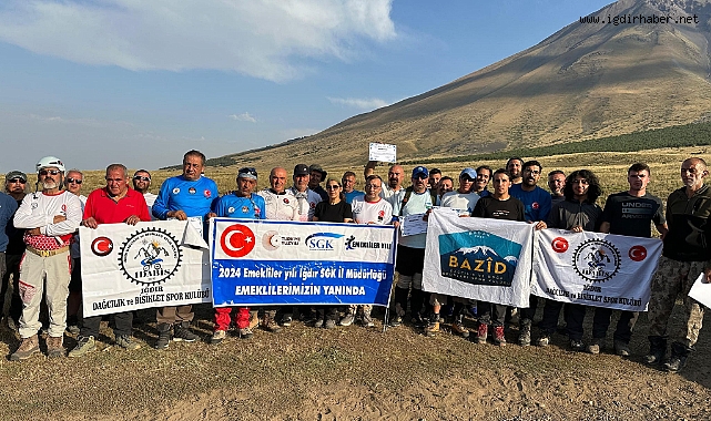 Emekliler Yılı nedeniyle Küçük Ağrı Dağı zirvesine tırmanış gerçekleştirildi