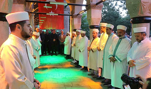 Erzincanlılar &quot;Terzibaba Günü&quot;nde sabah namazında buluştu