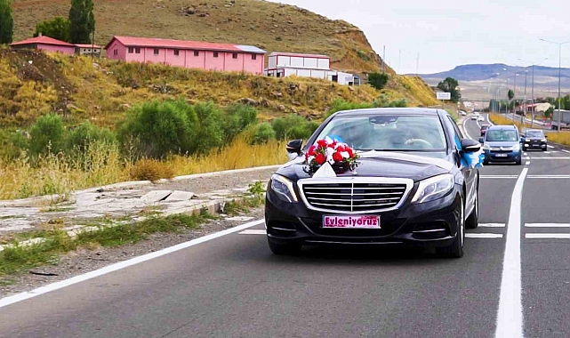 Erzurumlu iş insanından düğün yapan çiftlere gelin arabası desteği