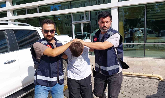 Evine gittiği taksi şoförü arkadaşını bıçaklayarak öldürdü