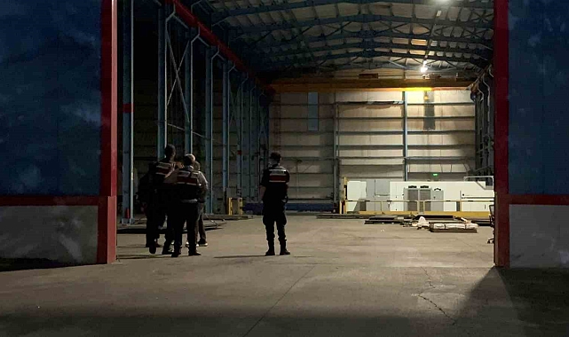 Film gibi olay, kendi mallarını alırken hırsızlık baskını yedi