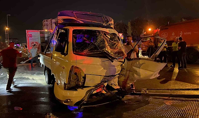 Gaziosmanpaşa&#039;da başlayan polis kovalamacası Küçükçekmece&#039;de kazayla bitti: 1&#039;i ağır 5 yaralı