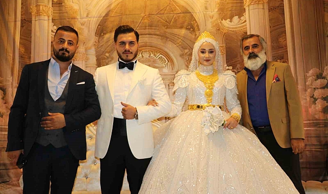 Geline 3 kilo altın, damada 12 milyon TL takı takıldı