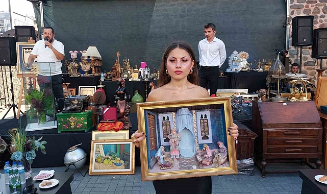 Geliri sahipsiz sokak hayvanları yararına antika müzayedesi düzenlendi