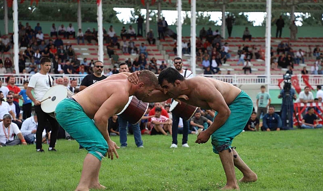 Genç Güreşçiler Geleceğe Umut Verdi