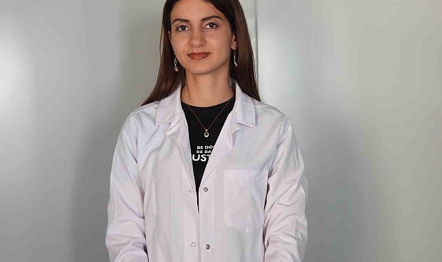 "Günlük olarak en az 10 bardak su içmek gerekmektedir"