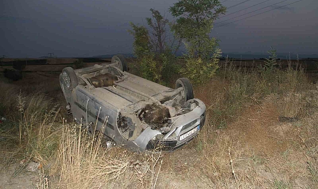 Hafif ticari araç devrildi, 6 kişi yaralandı