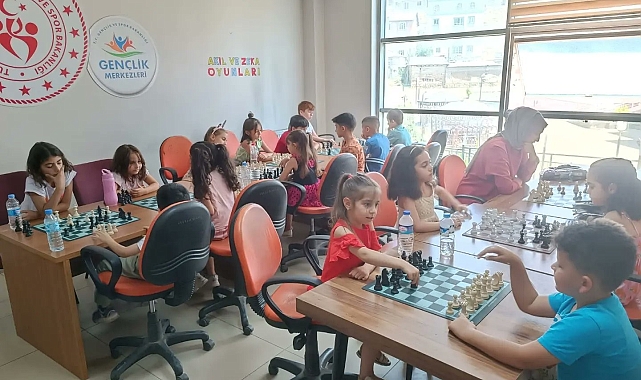 Hakkari&#039;de &#039;Yaz Okulu&#039; kurslarına 10 bin kişi katılıyor