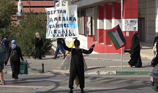 Hayvan kostümleri giyerek İsrail&#039;i protesto etti