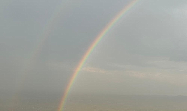 Iğdır&#039;da yağış sonrası ortaya çıkan gökkuşağı görsel şölen oluşturdu