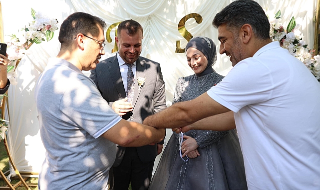 Iğdır valisi Ercan Turan, nişan törenine katıldı