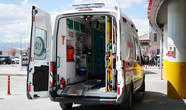 İnşaatın üst katından dengesini kaybederek yere düşen işçi öldü