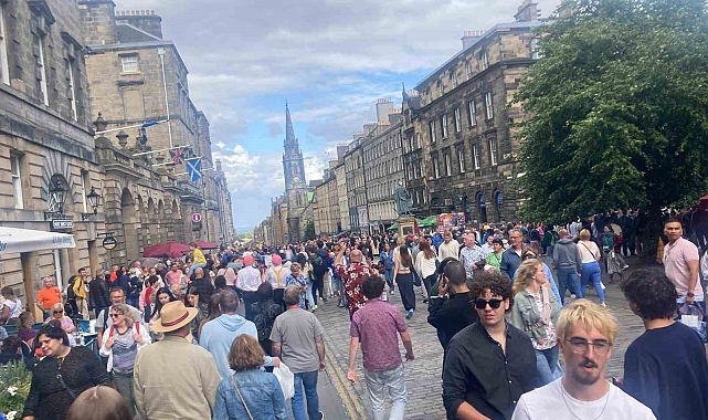 İskoçya'da meydanlar şölen alanına döndü