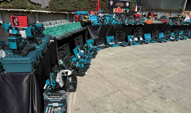 İstanbul&#039;da 100 milyon liralık kaçak hırdavat malzemesi ele geçirildi