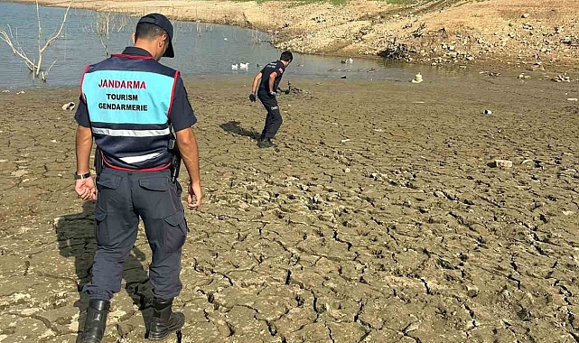 İtfaiye arama kurtarma ekipleri, çamura saplanan 2 çocuğu kurtardı
