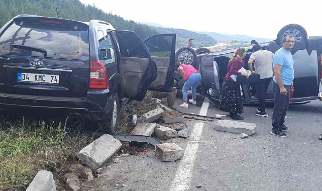 Kamyonet ile otomobil çarpıştı: 7 yaralı