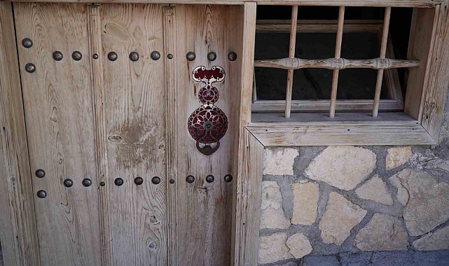 Kapı tokmakları bin yıllık geleneği yaşatıyor