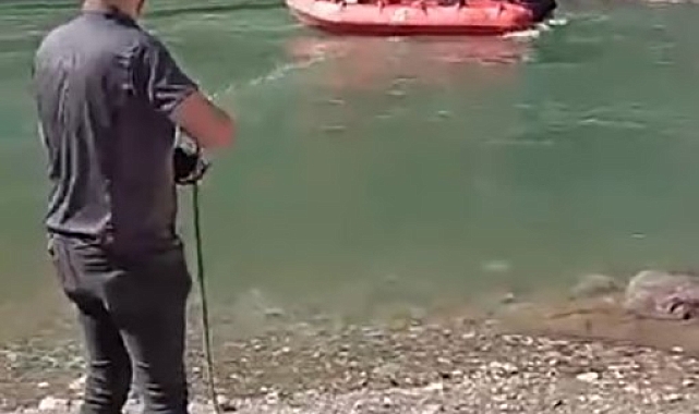 Kayalık bölgede mahsur kalan genci, AFAD kurtardı