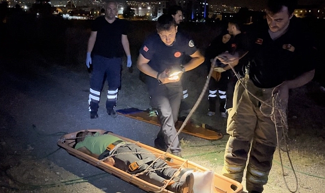 Kediyi kurtarmak isterken düştüğü derede mahsur kaldı