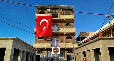 Kerbela'da yaptırılan Hüseyniye'de Türk Bayrağı dalgalanıyor