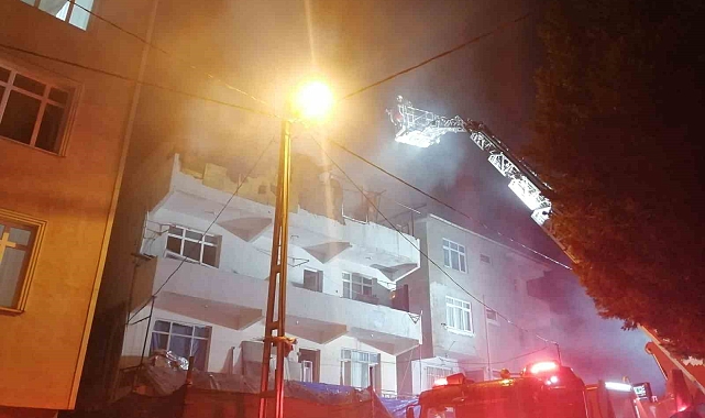 Kimyasal madde depolanan çatıda yangın çıktı