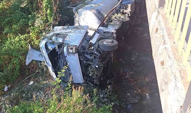 Kontrolden çıkan tır, uçuruma yuvarlandı