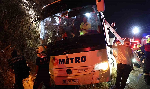 Kontrolden çıkan yolcu otobüsü yan yattı: 1 kişi ölü, 10 kişi yaralandı