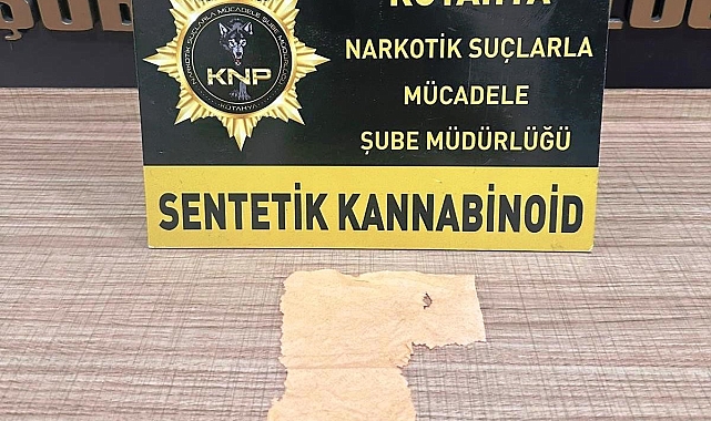 Kütahya'da polisin düzenlediği operasyonda uyuşturucu satıcısı tutuklandı