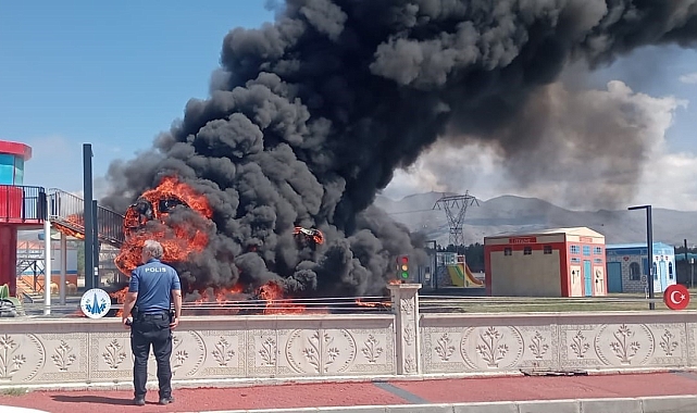 Maket uçak cayır cayır yandı