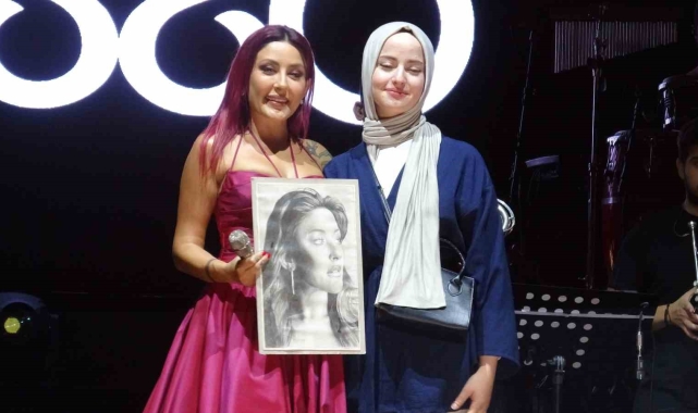 Melek Mosso&#039;dan Kütahya&#039;da 30 Ağustos konseri