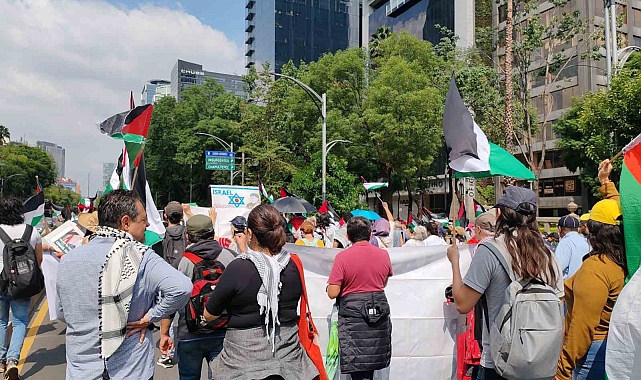 Mexico City'de yüzlerce kişi İsrail karşıtı protesto için sokaklara döküldü