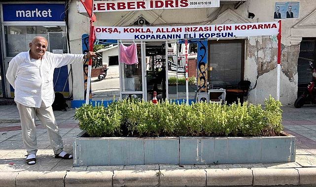 "Okşa, kokla Allah rızası için koparma. Koparanın eli kopsun"