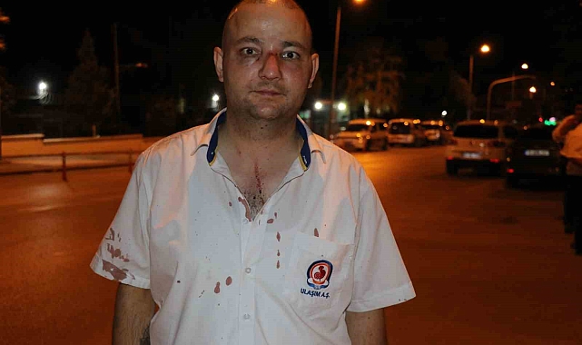 Otobüsün farından rahatsız olan baba-oğul, şoförü darp etti... O anlar kamerada