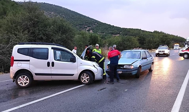 Otomobil karşı yönden gelen araçla çarpıştı; 2 yaralı
