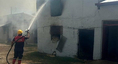 Özdemir köyünde çatı yangını!