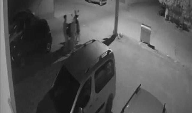 Park halindeki motosikleti kucaklayıp çaldı