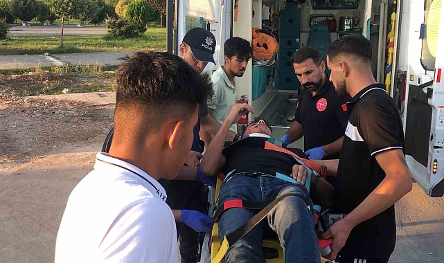 Park içinde 2 motosiklet çarpıştı: 3 yaralı