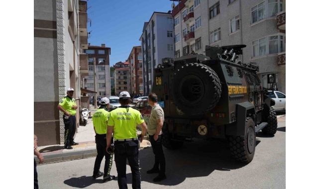 Polisi şehit etti, annesini rehin aldı: Silahlı saldırgan öldürülerek etkisiz hale getirildi