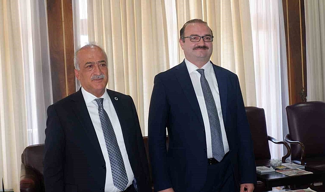 Prof. Dr. Ömer Çomaklı rektörlük görevini Prof. Dr. Ahmet Hacımüftüoğlu&#039;na devretti