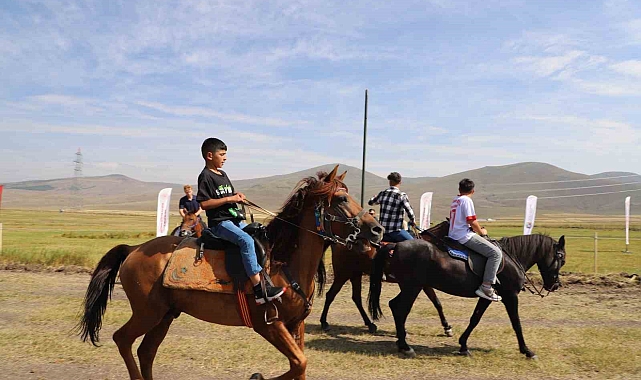 Rahvan At Yarışı final koşuları, sağanak ve dolu sebebiyle ertelendi