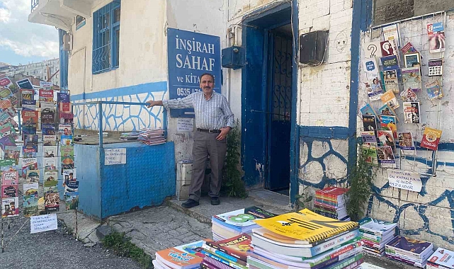 Sahaflık mesleğiyle zamana meydan okuyor