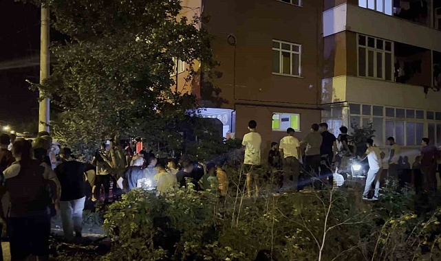 Sakarya'nın Kaynarca ilçesinde markette bir şahsın, genç kıza laf attığı iddiası ortalığı karıştırdı