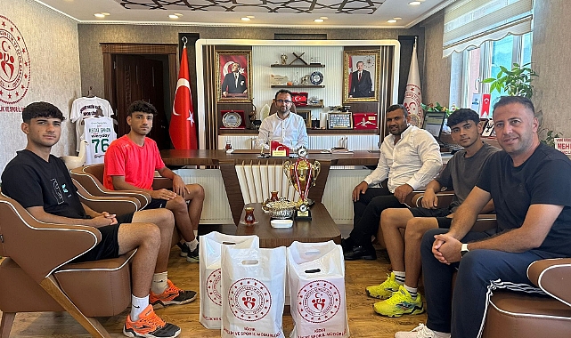 Şampiyon tenis takımından Iğdır Gençlik ve Spor Müdürlüğüne ziyaret