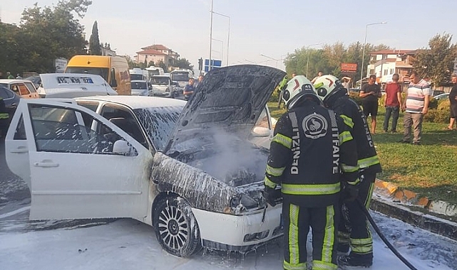 Seyir halindeyken alev alan otomobil, kullanılamaz hale geldi