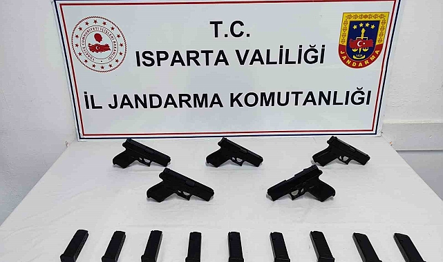 Silah kaçakçılığı operasyonunda 5 tabanca ve 10 adet tabanca şarjörü ele geçirildi