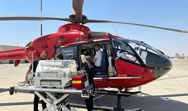 Solumum yetmezliği olan 52 günlük bebek, ambulans helikopterle Elazığ'a sevk edildi