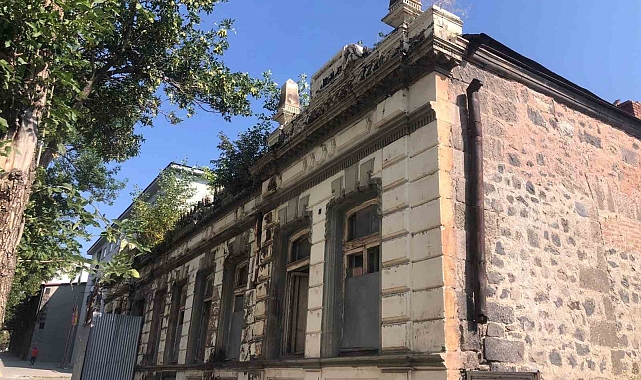 Tarihi bina koruma altına alınmayı bekliyor