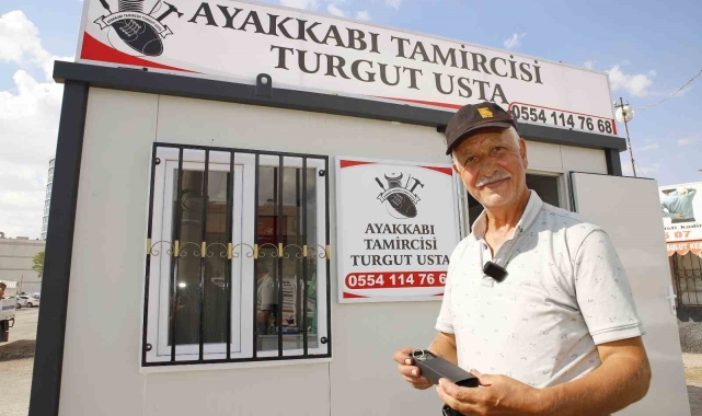 Uluslararası iyilik ödülü alan Turgut ustaya belediyeden konteyner dükkan sürprizi