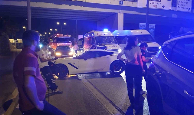 Ümraniye&#039;de 15 milyon liralık lüks araç ticari taksiye çarptı: 1 yaralı