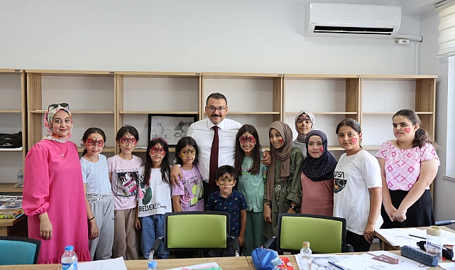 Vali Turan, Emek Mahallesi’nde bulunan Gençlik Merkezi’ni ziyaret etti